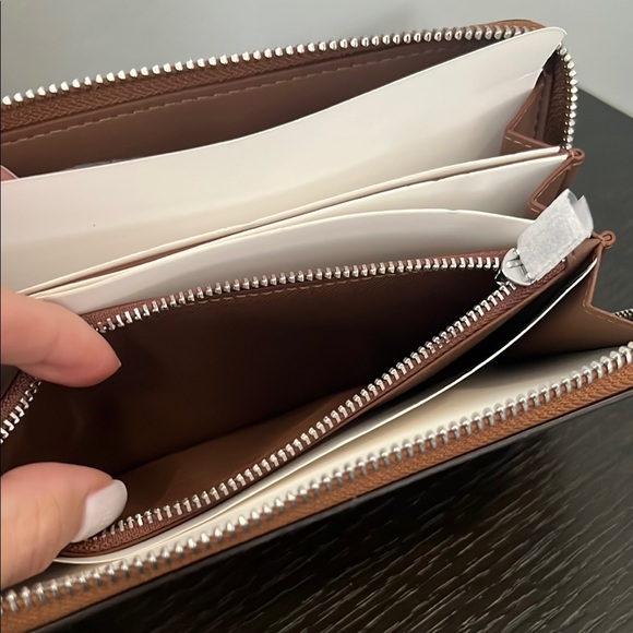 NWT Coach Tan Leather Wristlet Wallet - Picture 8 of 13